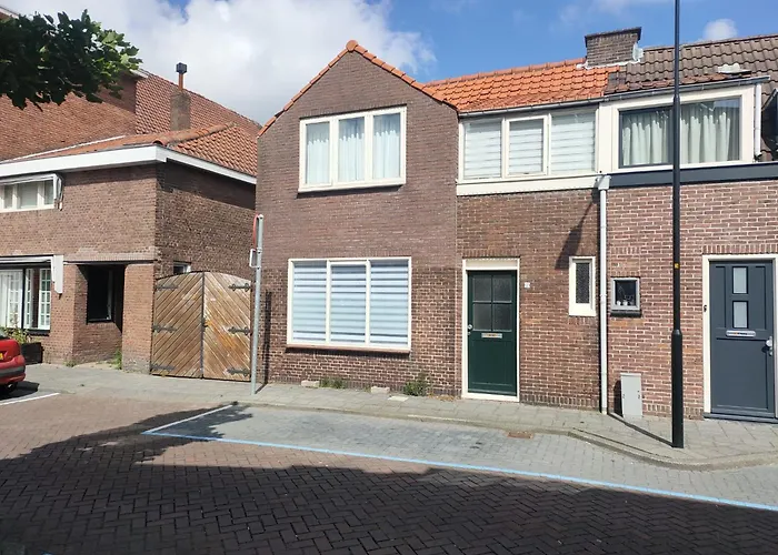 House With Garden In The Center Close To The Sea And Amsterdam